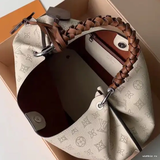 WIS VUITTON CARMEL LOUIS 0514